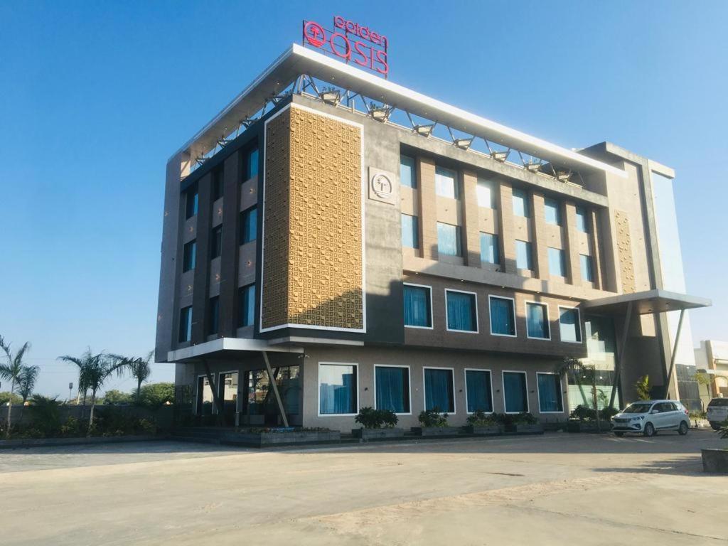 Golden Oasis Hotel Mahesana Luaran gambar